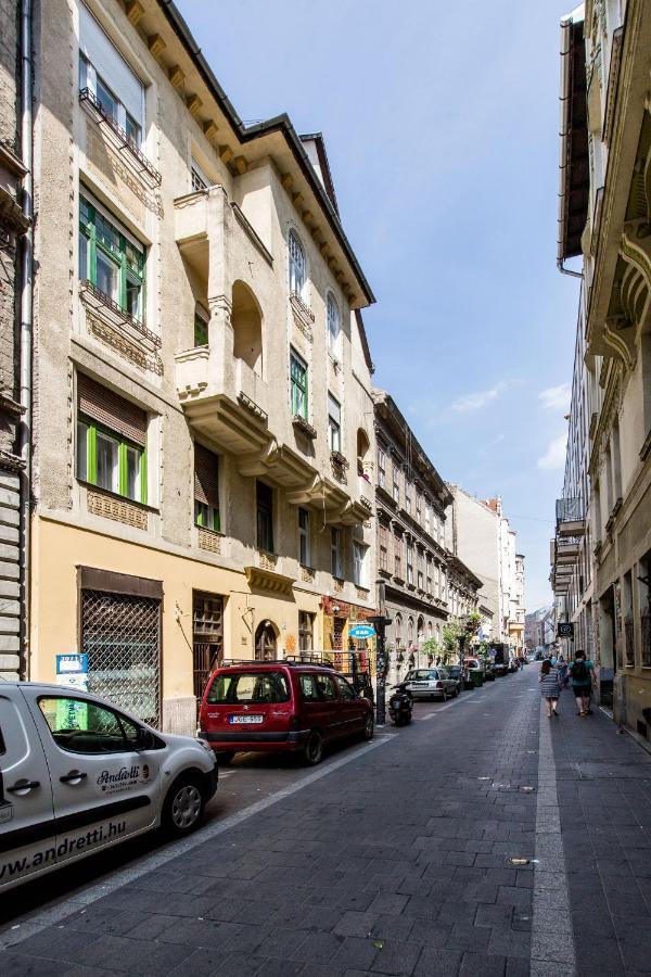 Quiet Nest In The Bustling Centre Of Budapest Luaran gambar